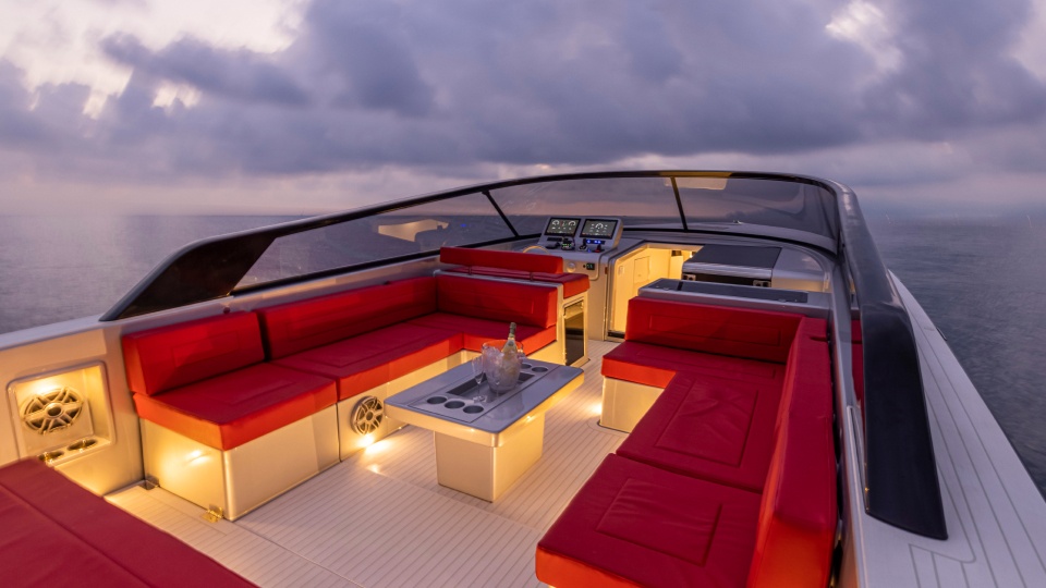 van dutch yacht interior